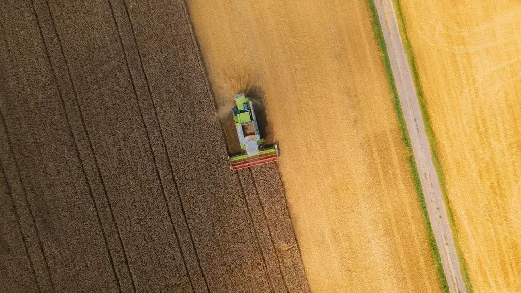 Jak uzyskać zgodę KOWR na sprzedaż ziemi? Uniknij błędów!